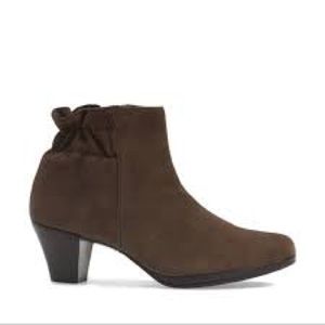 MUNRO Alfie Ankle Scrunch Heeled Booties